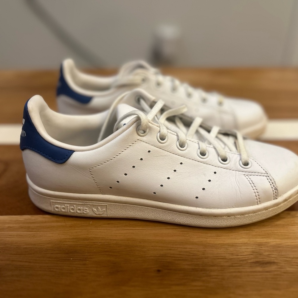 Stan Smith Youth 5.5 **Equivalent to Woman’s 7**